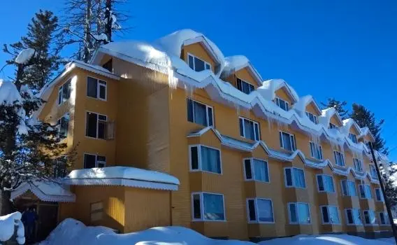 Paradise on Earth Kashmir Tour Package – 6 Days Srinagar, Gulmarg, Pahalgam & Houseboat Stay gulmarg hotel zahgeer continental Travel Giant (SN Enterprises)