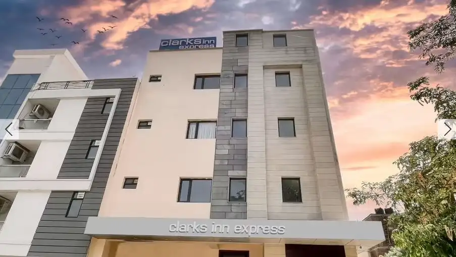 Forts and Palaces of Rajasthan (2N Jaipur + 1N Ranthambore + 2N Udaipur + 1N Jodhpur + 2N Jaisalmer) jaipur clarks inn travel giant (sn enterprises)