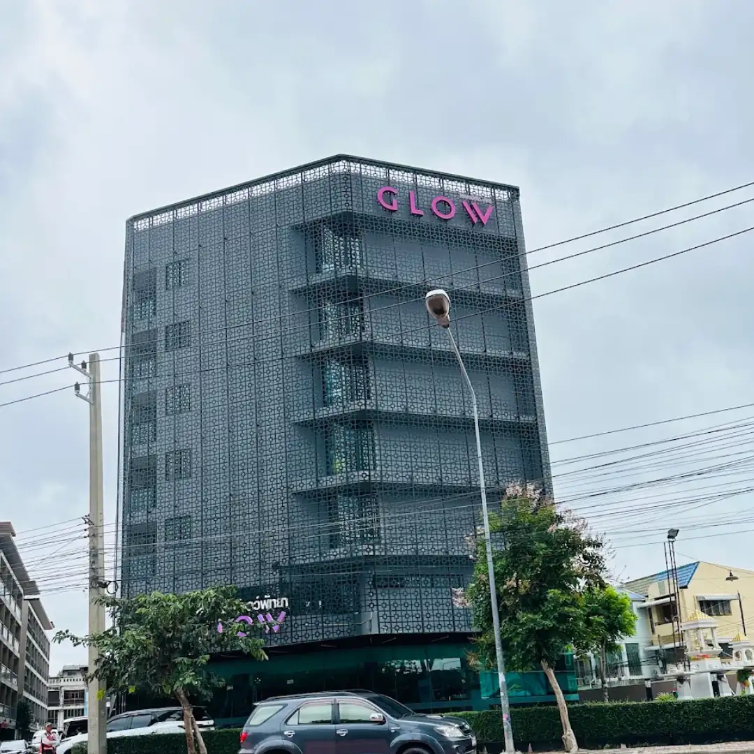 pattaya glow pattaya travel giant (sn enterprises)