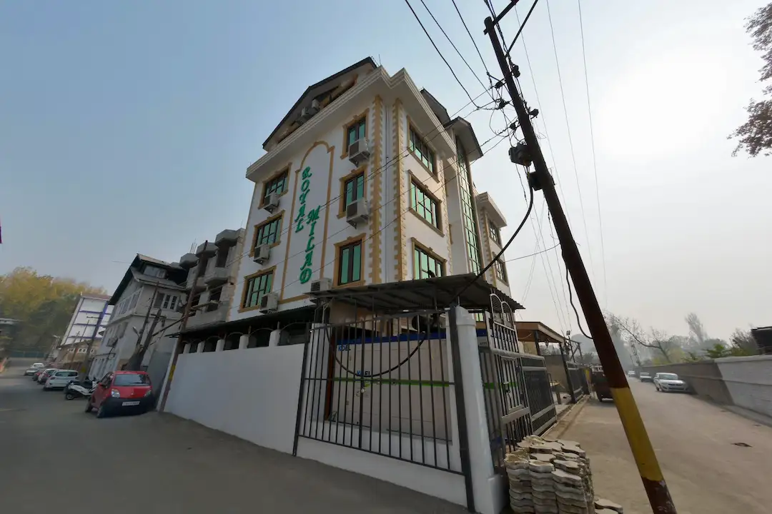 Paradise on Earth Kashmir Tour Package – 6 Days Srinagar, Gulmarg, Pahalgam & Houseboat Stay srinagar hotel royal milad july 18, 2026 at 16.46.21