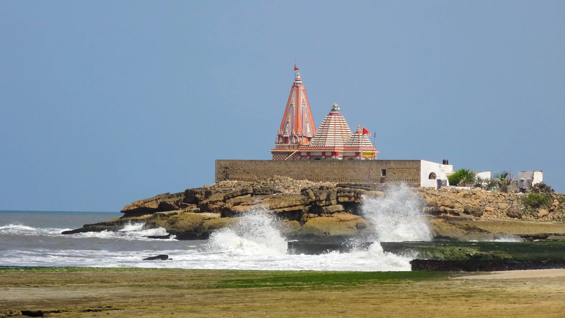 incredible-gujarat-tour-dwarka-somnath-sasan-gir