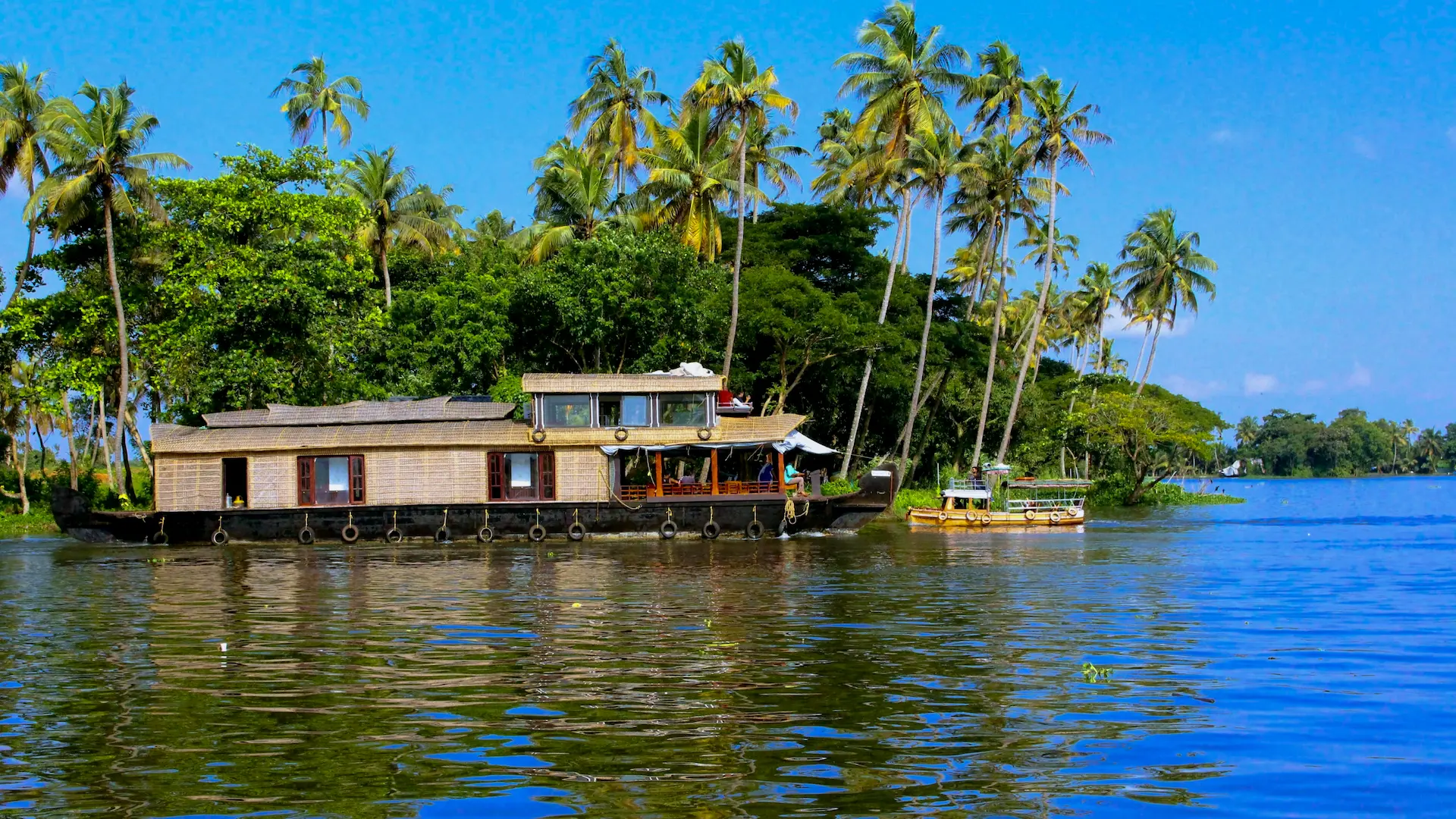 Magnificent Kerala Tour Package 5 Days 4 Nights | Munnar, Thekkady & Alleppey
